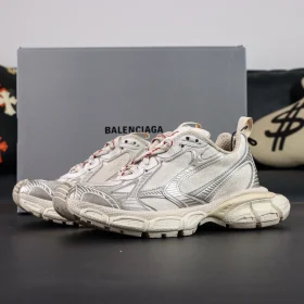 Balenciaga 3Xl Used Look Platform Sneakers With Round Toe Lacing And Chunky Profile In Silver And Red