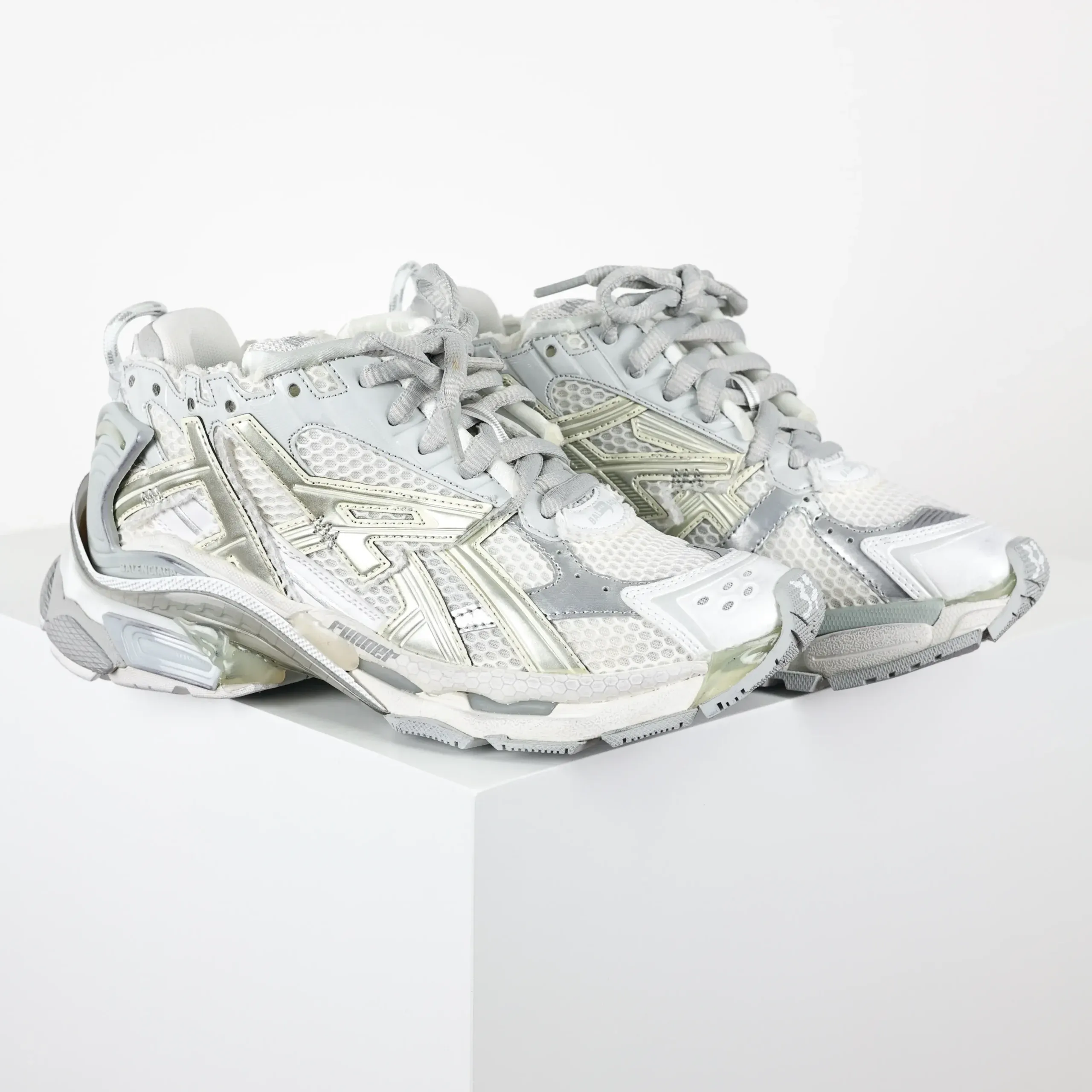 Balenciaga Runner Low-Top Sneakers White - Image 2