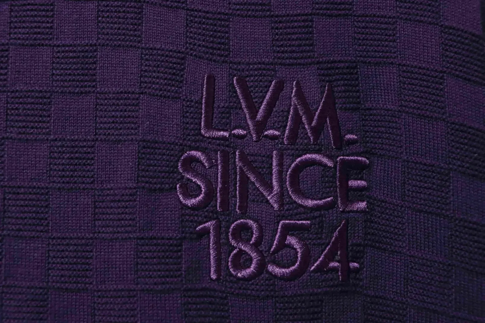 LU Shirt Jacquard Top With A Subtle Check Pattern And Letter Embroidery - Image 10