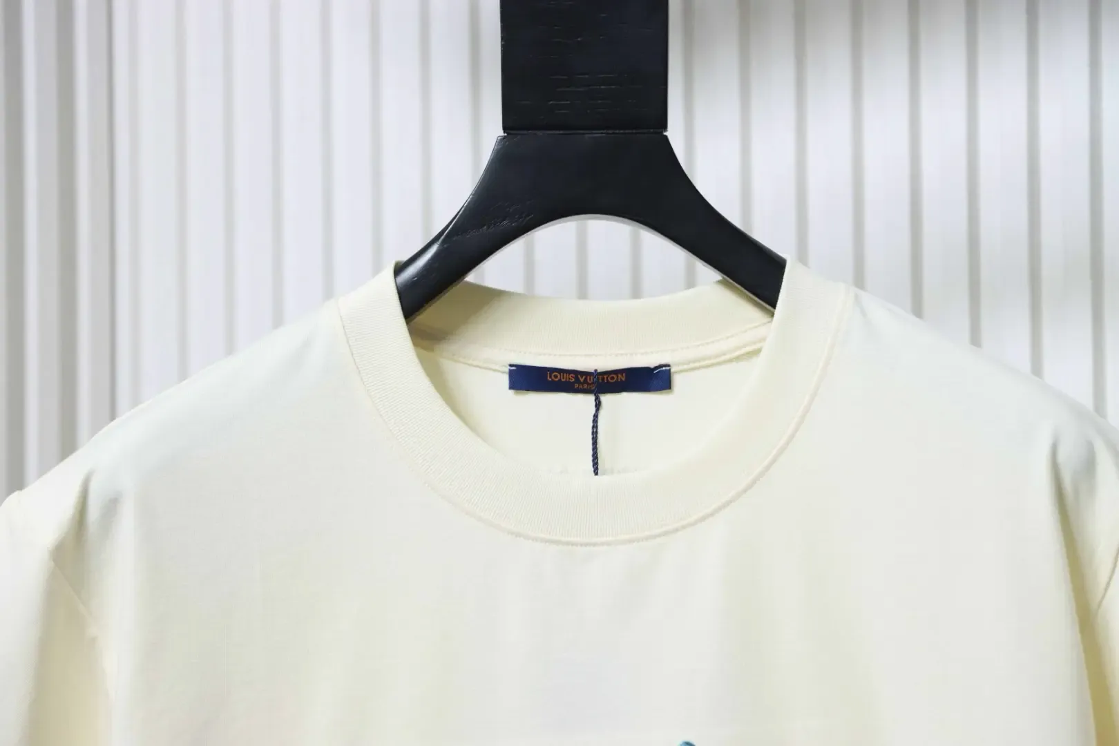 LU Short-Sleeved Top With Small Blue Floral And Letter Embroidery - Image 3