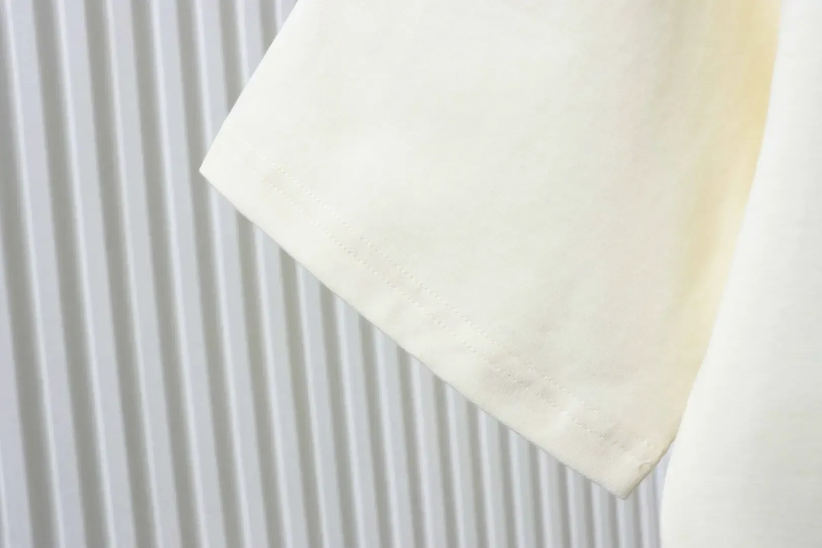 LU Short-Sleeved Top With Small Blue Floral And Letter Embroidery - Image 8