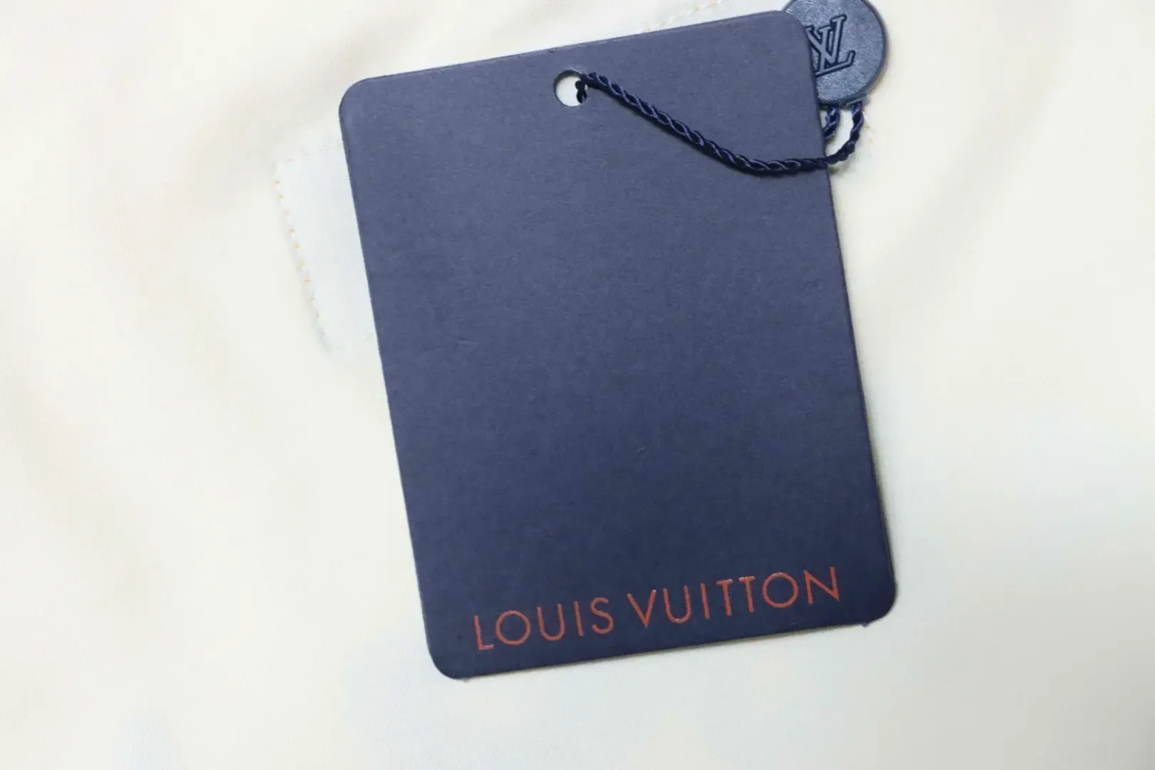 LU Short-Sleeved Top With Small Blue Floral And Letter Embroidery - Image 9