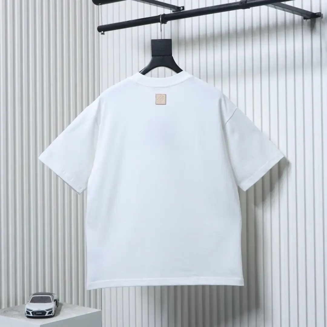 LU T-Shirt with a tropical animal motif for the fashion show celebrating the Year of the Horse - etkick reps