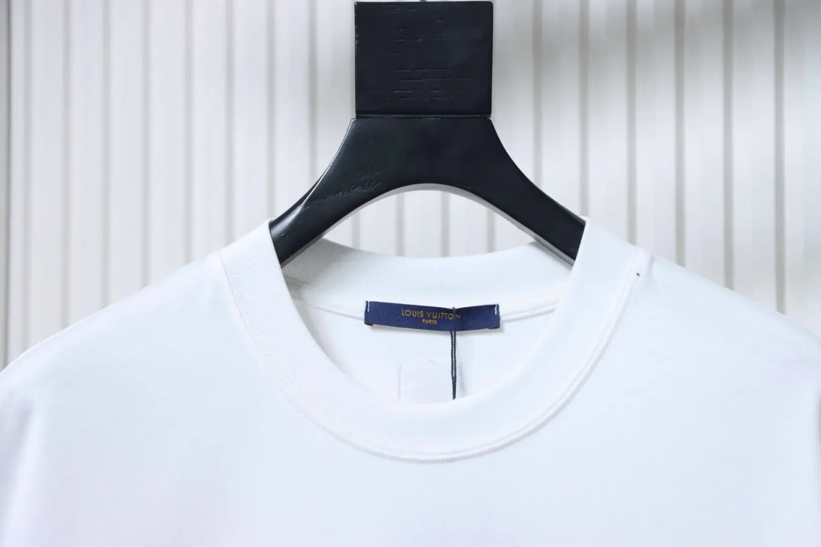 LU T-Shirt with a tropical animal motif for the fashion show celebrating the Year of the Horse - etkick reps