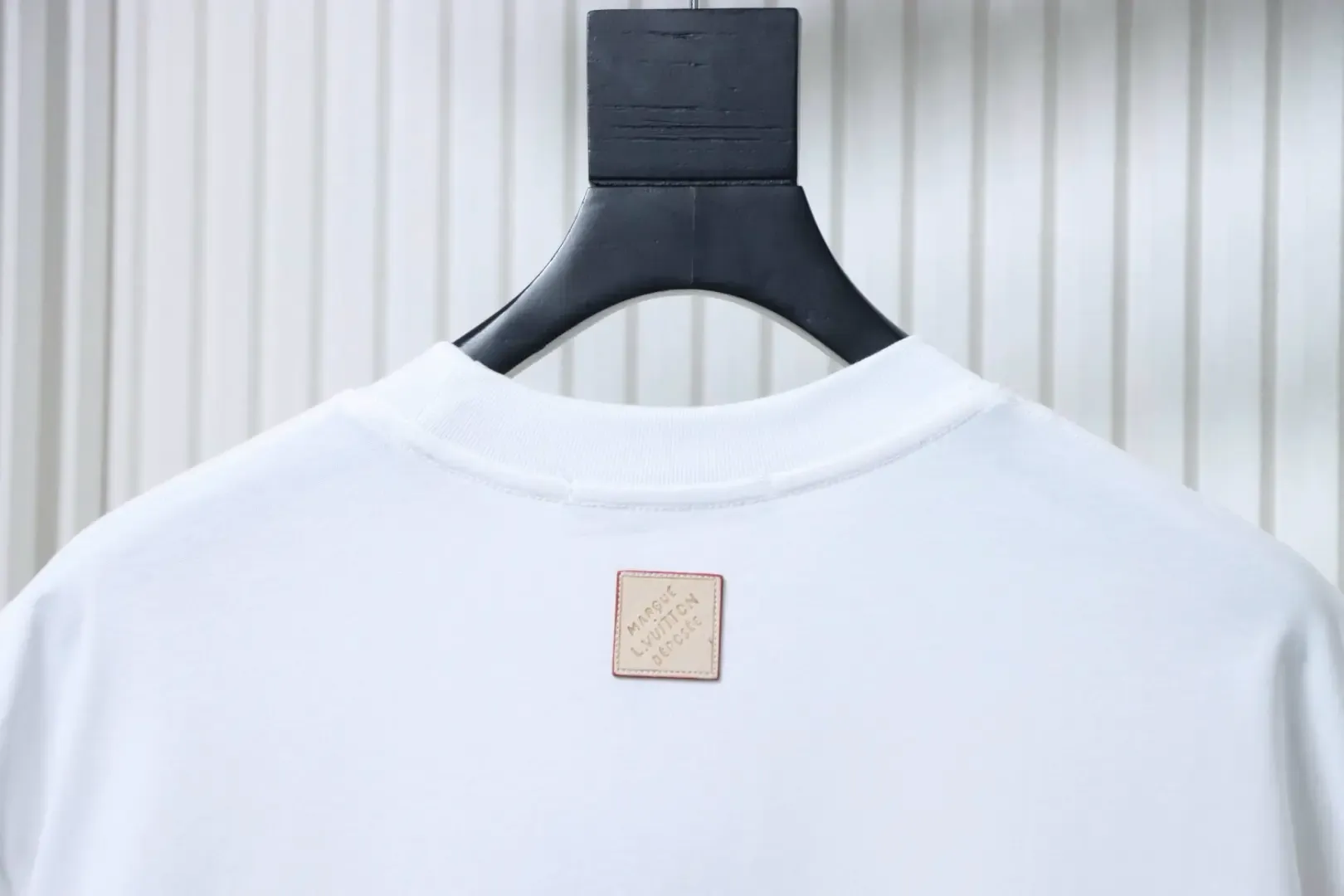 LU T-Shirt with a tropical animal motif for the fashion show celebrating the Year of the Horse - etkick reps