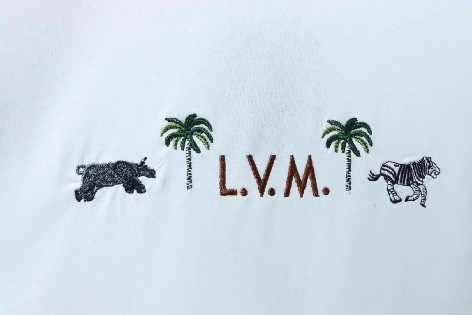 LU T-Shirt with a tropical animal motif for the fashion show celebrating the Year of the Horse - etkick reps