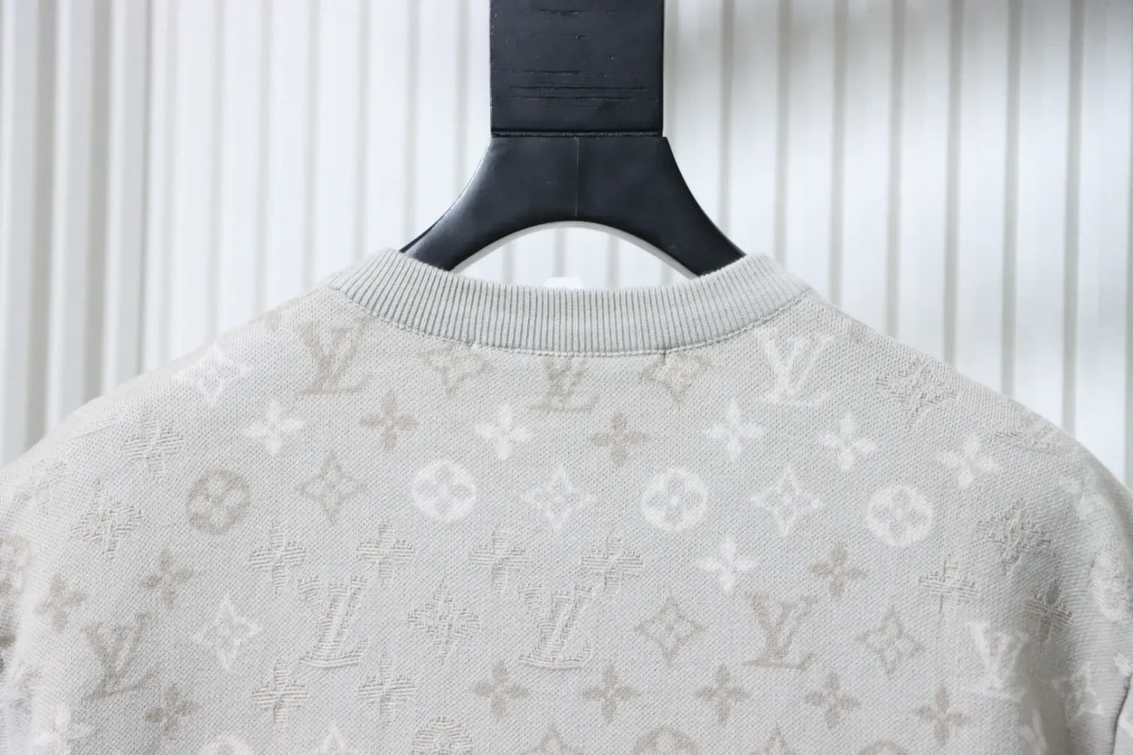 LU T-shirts Top With An All-Over Jacquard Knit Pattern - Image 4