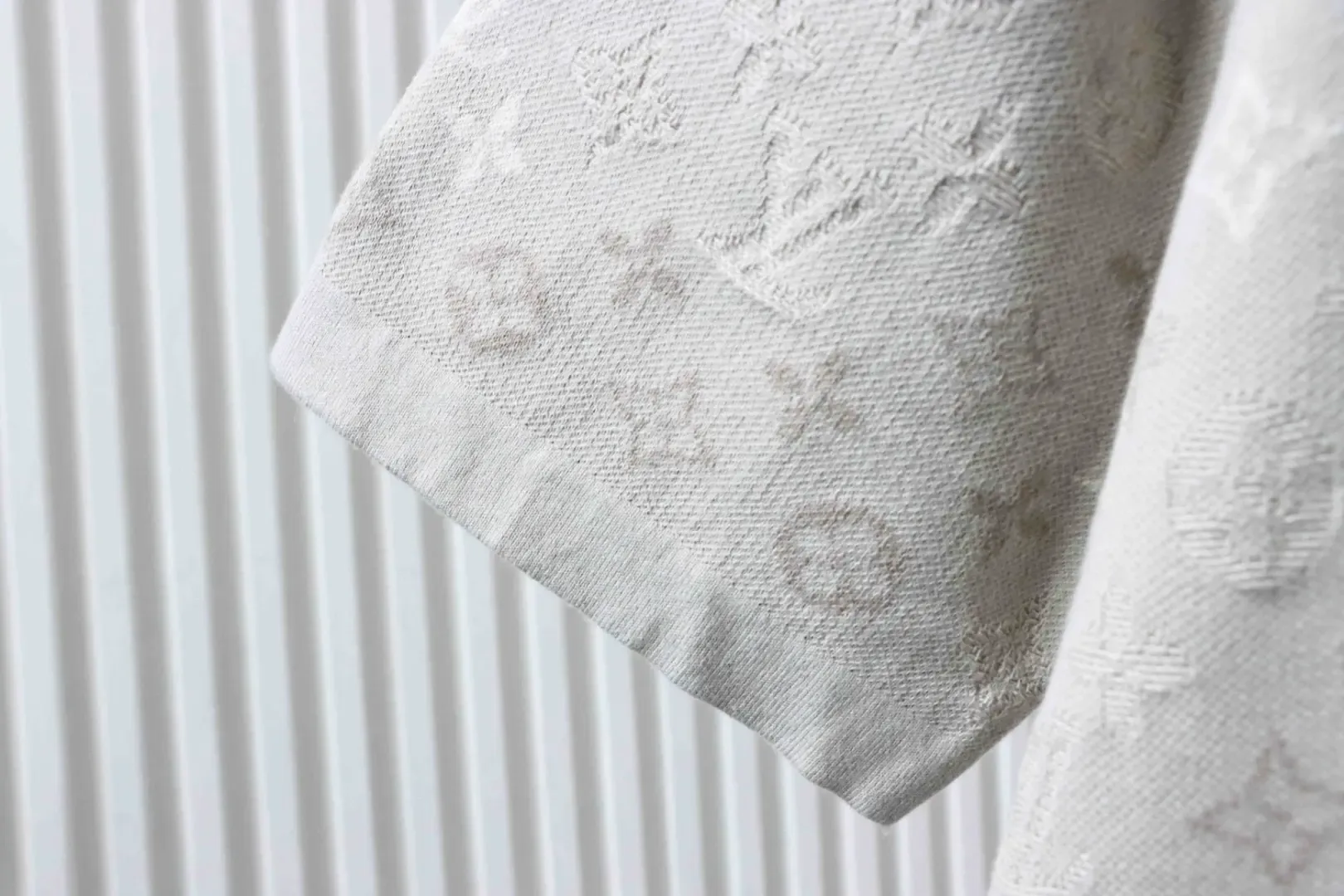 LU T-shirts Top With An All-Over Jacquard Knit Pattern - Image 5