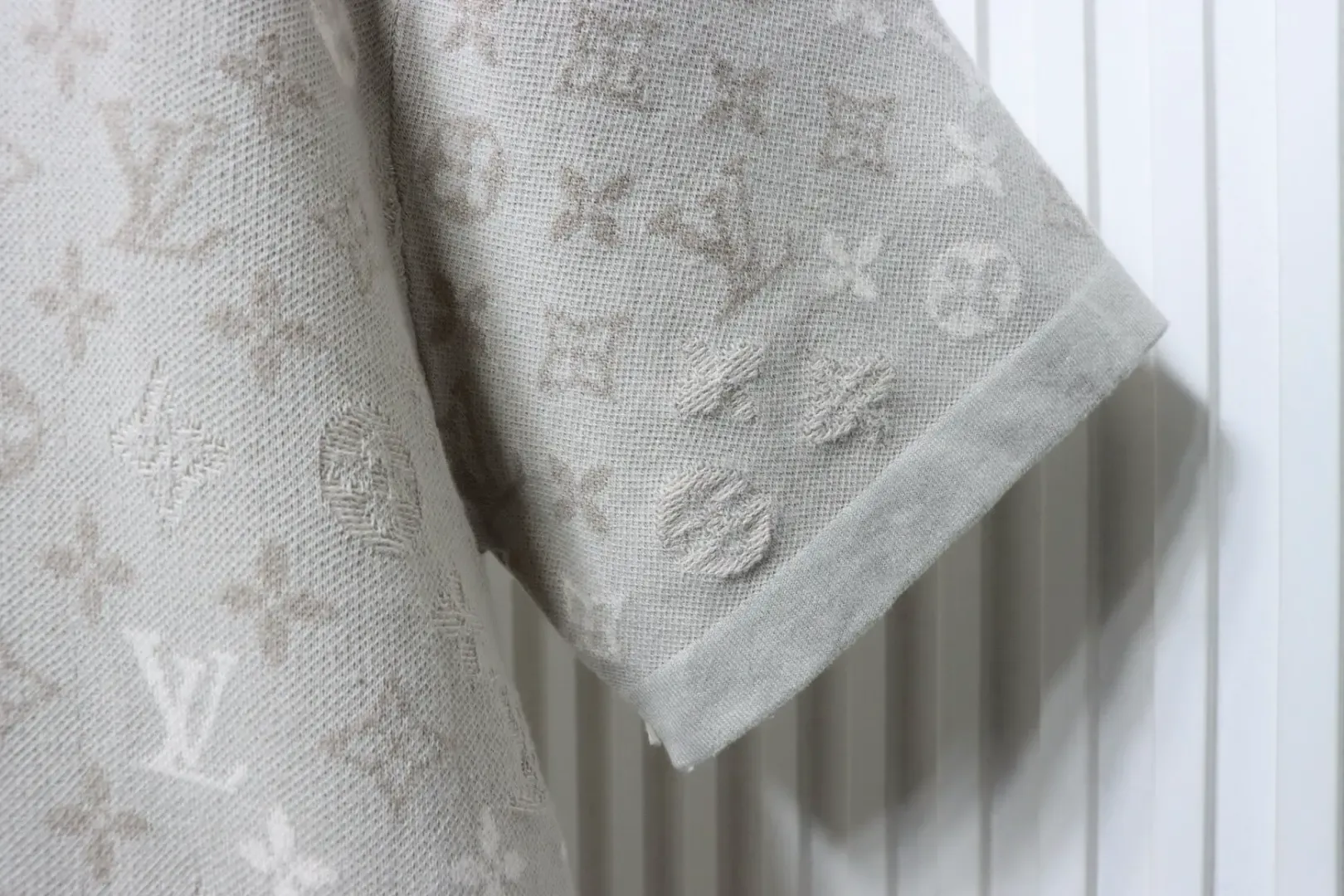 LU T-shirts Top With An All-Over Jacquard Knit Pattern - Image 6