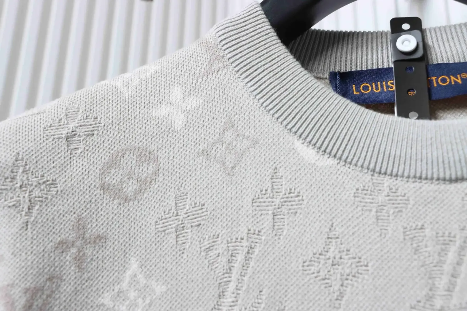 LU T-shirts Top With An All-Over Jacquard Knit Pattern - Image 7