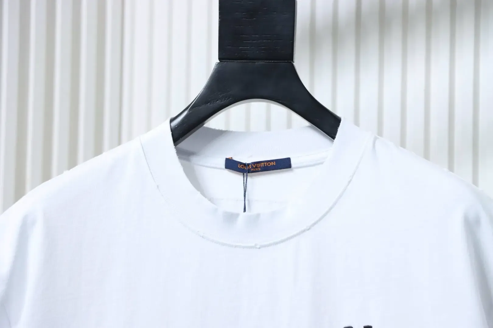 New For 2026 – Unisex T-Shirt With Embroidered Logo On The Front And Back - etkick reps