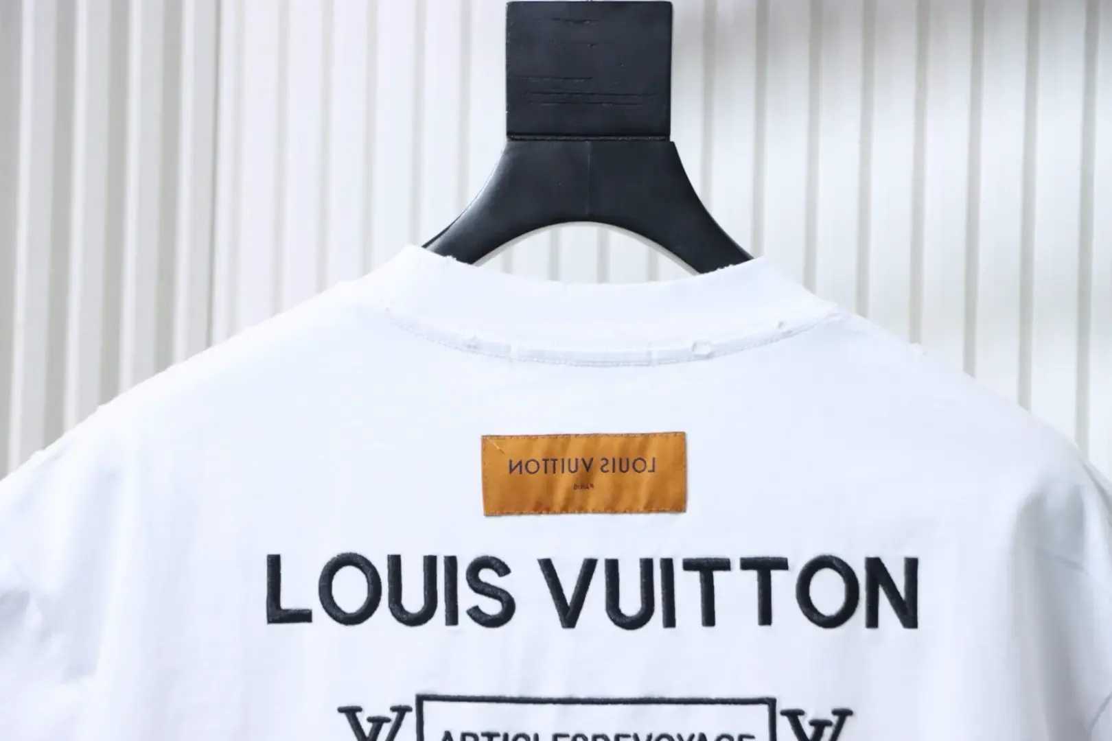 New For 2026 – Unisex T-Shirt With Embroidered Logo On The Front And Back - etkick reps