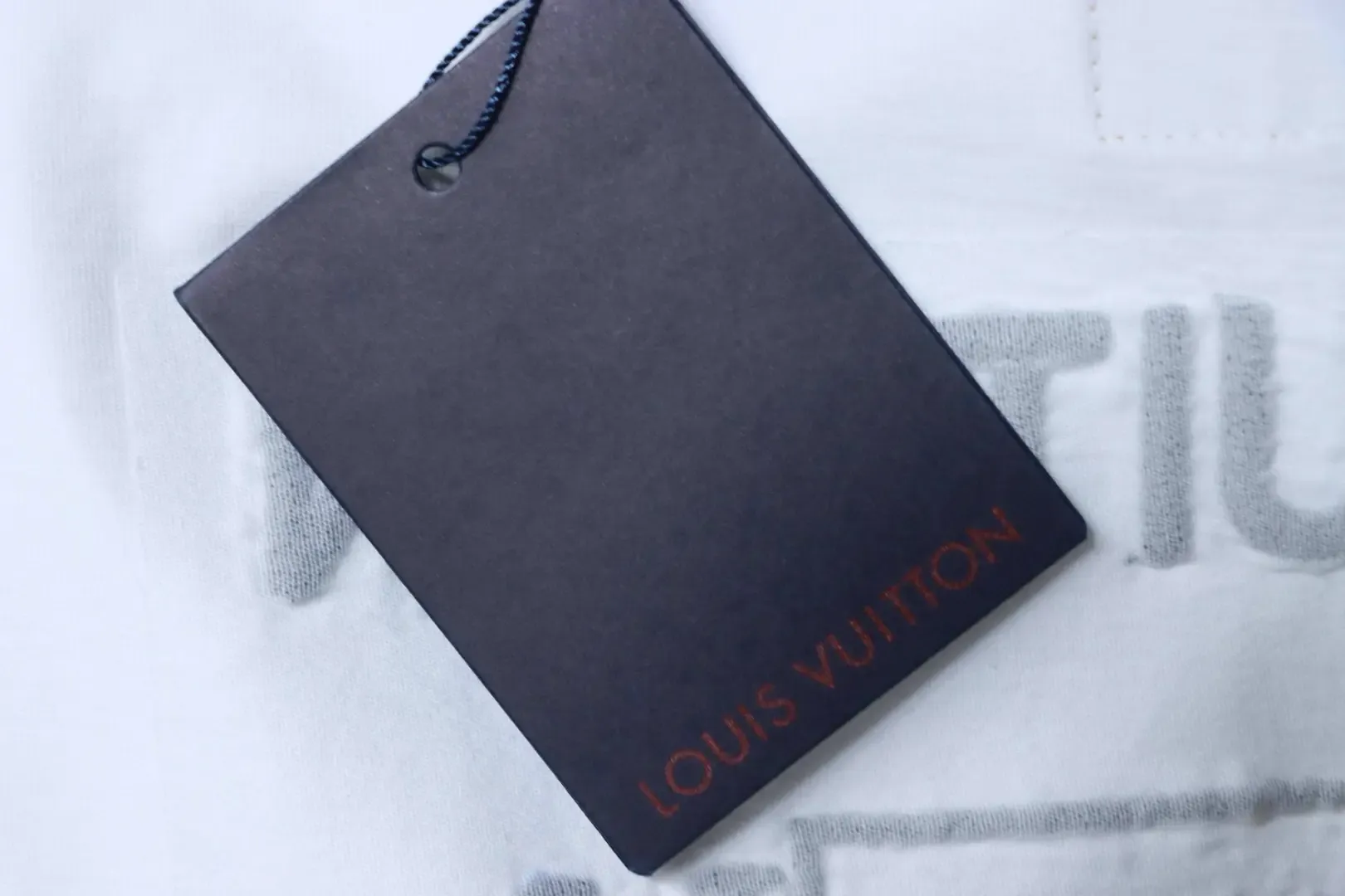 New For 2026 – Unisex T-Shirt With Embroidered Logo On The Front And Back - etkick reps