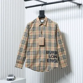 Checkered cotton long-sleeved shirt with printed letter at the hem