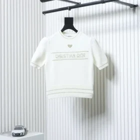 Knit sweater with heart-shaped puff sleeves made of beads, short-sleeved