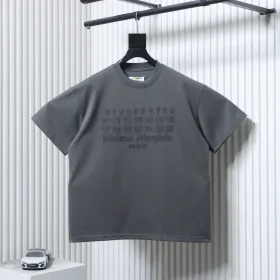 M6 short-sleeved T-shirt with embroidered digital logo