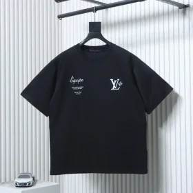 Pharrell Williams' erstes limitiertes bedrucktes Kurzarm-T-Shirt