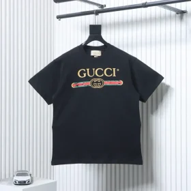 Short-sleeved T-shirt with belt print