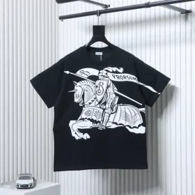 Short-sleeved T-shirt with equestrian motif