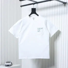 Short-sleeved T-shirt with logo pocket and contrasting embroidery