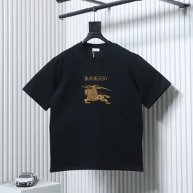 Short-sleeved shirt with embroidered knight motif in equestrian style