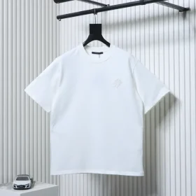 Short-sleeved shirt with signature embroidery on the chest