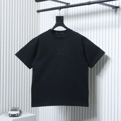 Short-sleeved shirt with subtle monogram embroidery on the chest - etkick reps